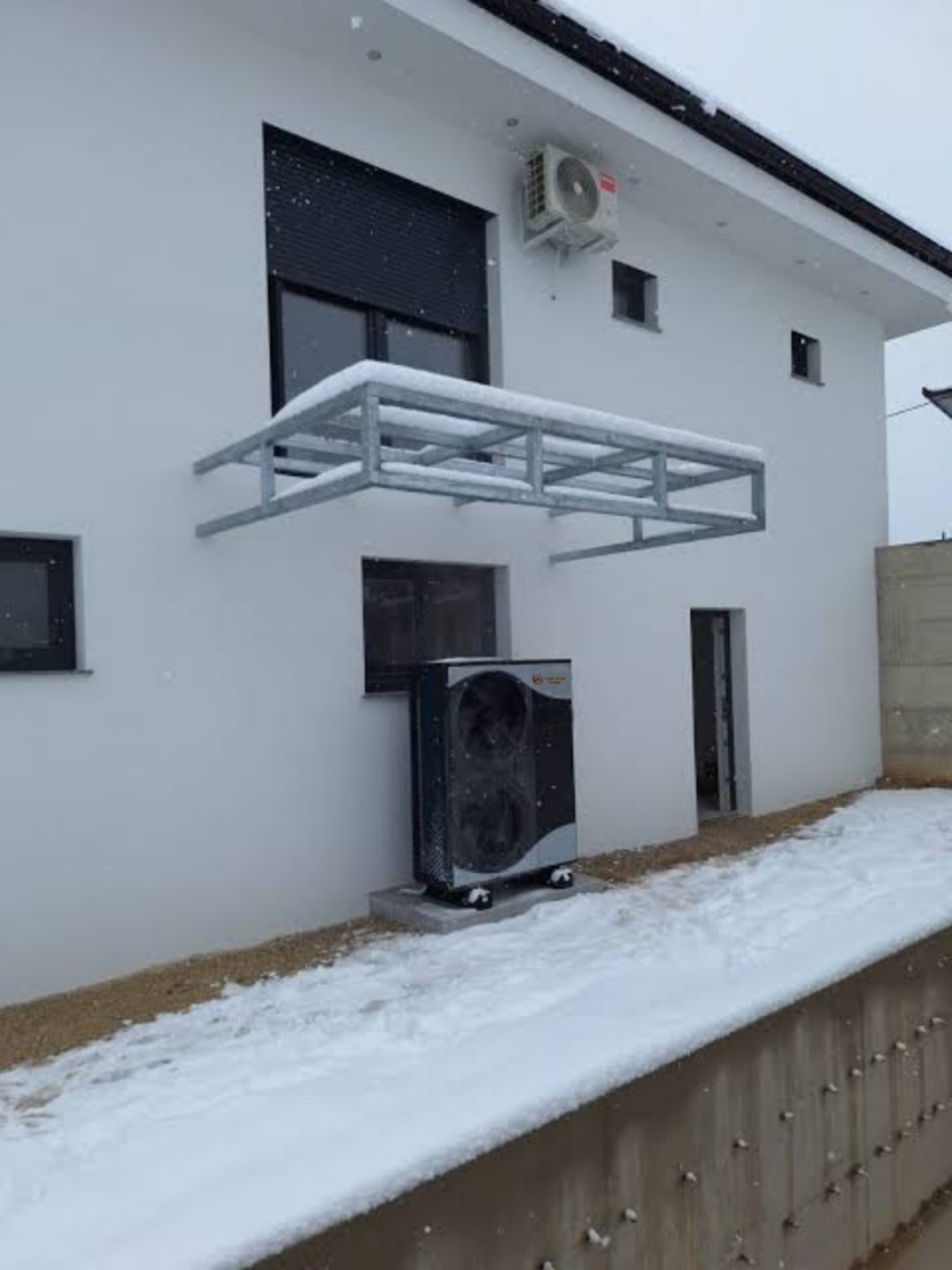 Monobloc Inverter Heat Pump for House Heating + Cooling + DHW PWC-BLND-R290 75°c Series